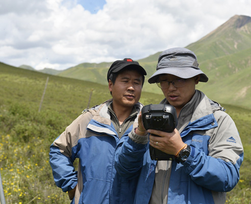 測繪戰(zhàn)士在青海，山下的測繪尖兵